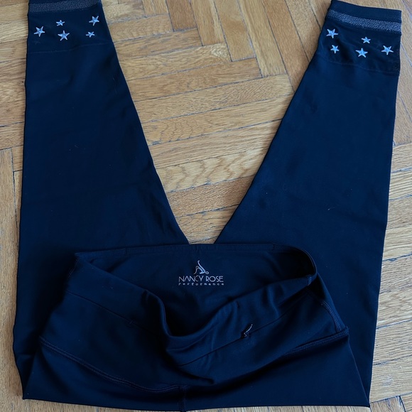 NWOT-Nancy Rose Performance Legging SILVER star detail at ankle 6/S - 7/8 length - Picture 9 of 10